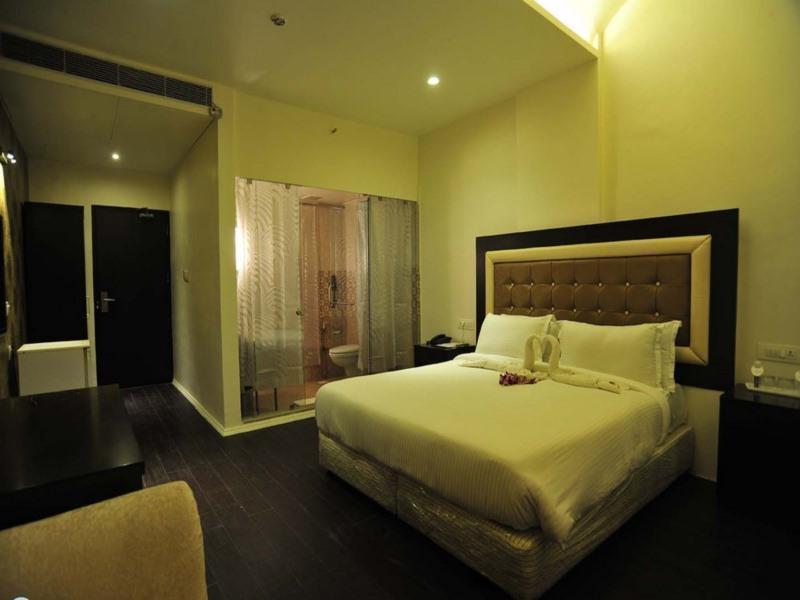 Grand Nakshatra Hotel Anand Exterior photo
