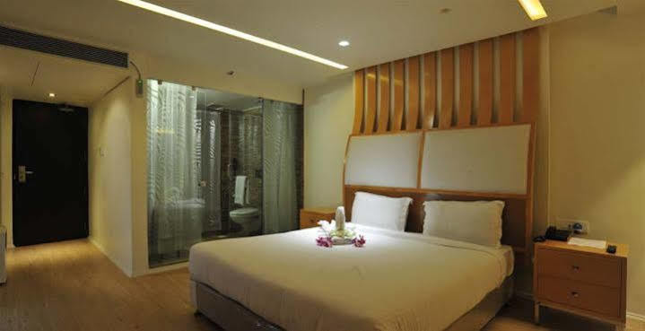 Grand Nakshatra Hotel Anand Exterior photo